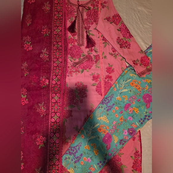 TULIP - Hussain Rehar Karandi 3 Piece Suit With Straight Pants- Medium - Picture 7 of 12